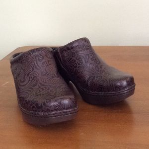 Ariat Calgary Leather Slip On Clogs in Brown Color